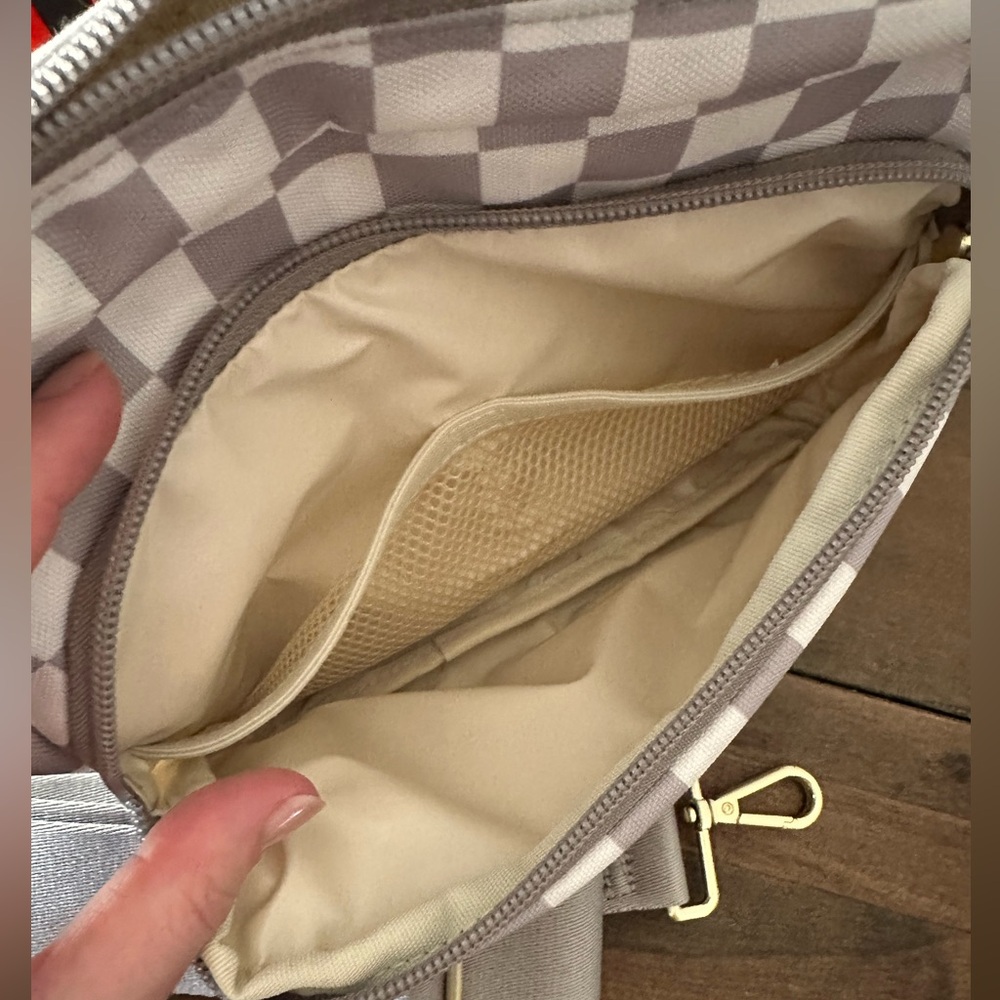 Canvelle City Crossbody - Picture 4 of 7